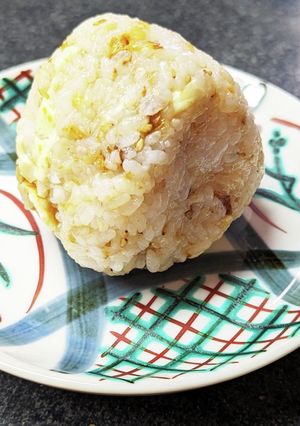 チーズと鰹節の醤油が香る★パリおにぎり-レシピのメイン写真