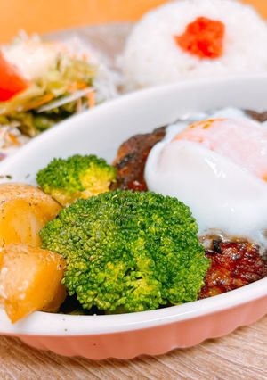 香ばしい照り焼きハンバーグ温玉のせ-レシピのメイン写真