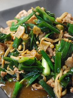 玉ねぎの葉と豚小間肉のにんにく醤油炒め-レシピのメイン写真