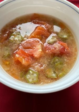 うまみ満載！トマトとオクラの味噌汁-レシピのメイン写真