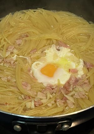 ワンパンでカルボナーラぽいパスタ-レシピのメイン写真