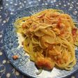 パンチェッタと玉ねぎとトマトのパスタ