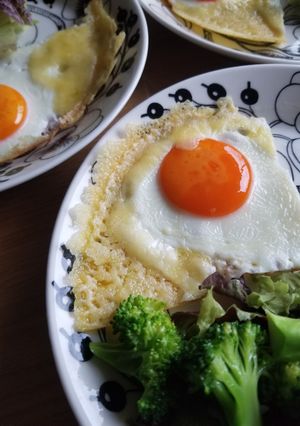 黄身鮮やか!カリカリチーズの目玉焼き-レシピのメイン写真