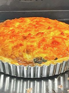 チーズたっぷり簡単でおいしいキッシュ-レシピのメイン写真