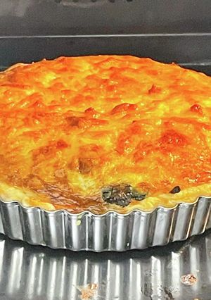 チーズたっぷり簡単でおいしいキッシュ-レシピのメイン写真