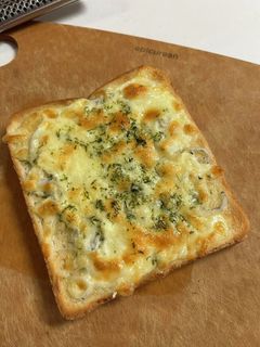 栄養たっぷり? しらすパン-レシピのメイン写真