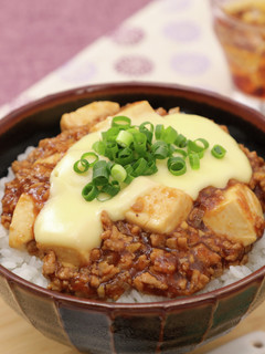 辛くない☆焼肉のタレでチーズ麻婆豆腐丼-レシピのメイン写真