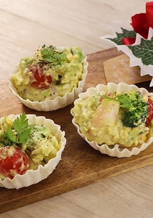 食べれるカップのアボカドサラダ-レシピのメイン写真