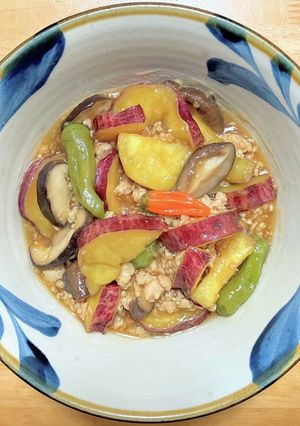 鶏ひき肉とさつま芋と椎茸のそぼろ煮-レシピのメイン写真