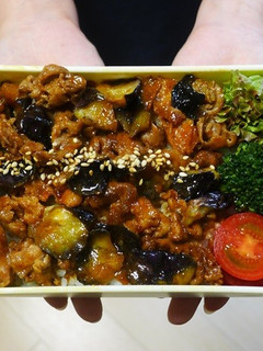 レンジで簡単★なすと豚肉のピリ辛丼弁当-レシピのメイン写真