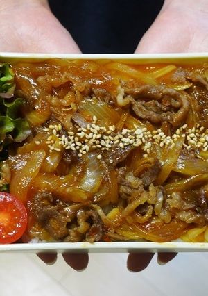 レンジで簡単★牛肉と玉ねぎの甘辛牛丼弁当-レシピのメイン写真