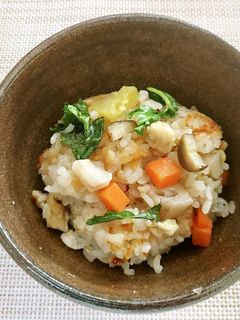 根菜の炊き込みご飯です-レシピのメイン写真