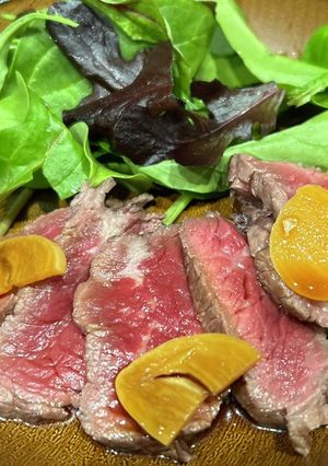 簡単!牛肉のたたき★甘めにんにく醤油ダレ-レシピのメイン写真
