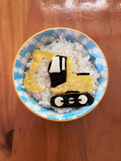 簡単!働く車ショベルカーキャラごはん-レシピのメイン写真