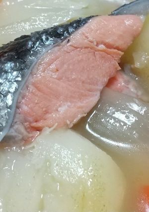 鍋の季節の鮭とじゃがいもの石狩鍋-レシピのメイン写真