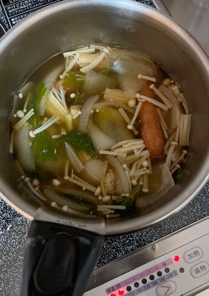 コンソメスープ　野菜スープ　セロリ葉っぱ-レシピのメイン写真