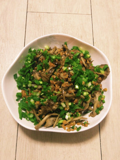 簡単ヘルシー♪舞茸と挽き割り納豆炒め-レシピのメイン写真