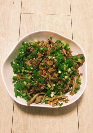 簡単ヘルシー♪舞茸と挽き割り納豆炒め-レシピのメイン写真
