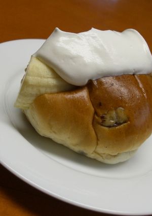 生クリーム・バナナレーズンパン-レシピのメイン写真