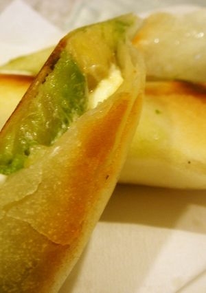 アボカドとクリームチーズの焼き春巻き-レシピのメイン写真