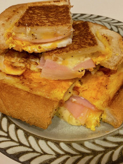 冷凍食パンでくり抜きハム卵チーズトースト-レシピのメイン写真