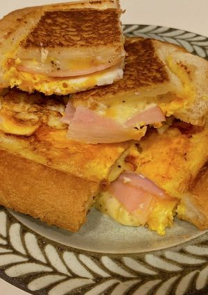 冷凍食パンでくり抜きハム卵チーズトースト-レシピのメイン写真