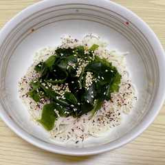 รูปของ ワカメとユカリ麺