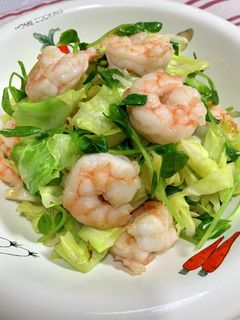 エビとキャベツと豆苗の簡単炒め♪-レシピのメイン写真