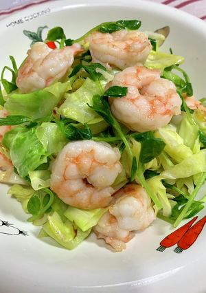 エビとキャベツと豆苗の簡単炒め♪-レシピのメイン写真