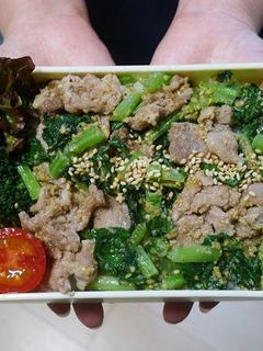 レンジde小松菜と豚肉のごま和え丼弁当-レシピのメイン写真