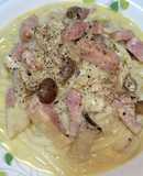 キノコ入りカルボナーラうどん
