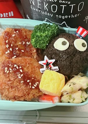 高校男子弁当 爆弾コロッケ真っ黒くろすけ-レシピのメイン写真