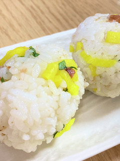 たくあんと大葉と梅のおにぎり-レシピのメイン写真