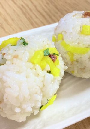 たくあんと大葉と梅のおにぎり-レシピのメイン写真