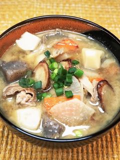 豚汁(炒めゴボウ・里芋・舞茸・豚肉)-レシピのメイン写真