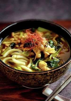お節に飽きたら！鶏とキノコのカレーうどん-レシピのメイン写真