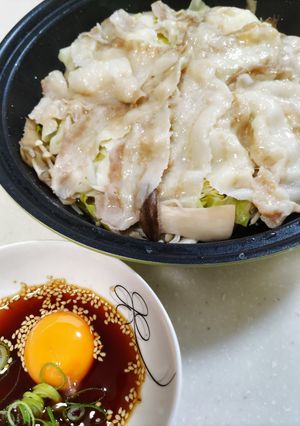 月見で食べる〜豚きのこキャベツ蒸し-レシピのメイン写真