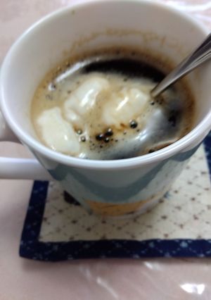 ホットコーヒーにマシュマロを入れたレシピ-レシピのメイン写真