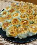 カリっじゅわ〜✨餃子の皮で『焼き小籠包』