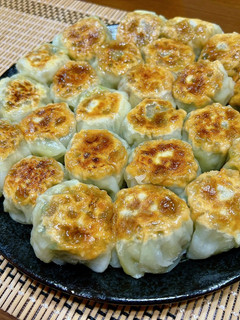 カリっじゅわ〜✨餃子の皮で『焼き小籠包』-レシピのメイン写真