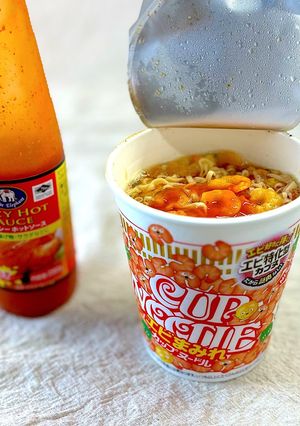 エビまみれ カップヌードルにチリソース-レシピのメイン写真