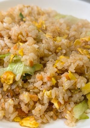 お店っぽい味！鮭とレタスのチャーハン-レシピのメイン写真