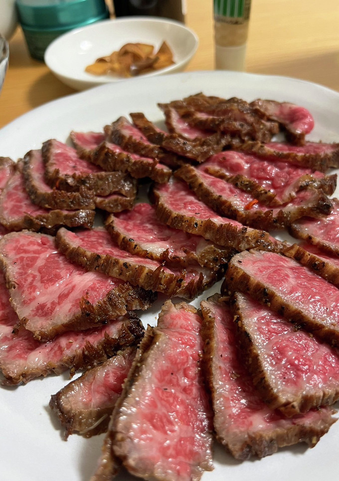 牛のたたき。焼いて、タレに漬けるだけ！-レシピのメイン写真