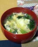 ほうれん草とふわふわたまごの白だしスープ