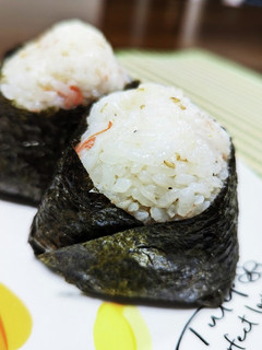 バターが香るカニカマ★パリおにぎり-レシピのメイン写真