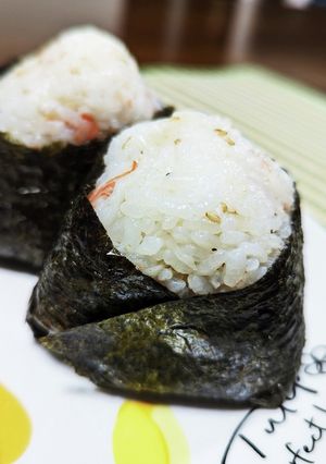 バターが香るカニカマ★パリおにぎり-レシピのメイン写真