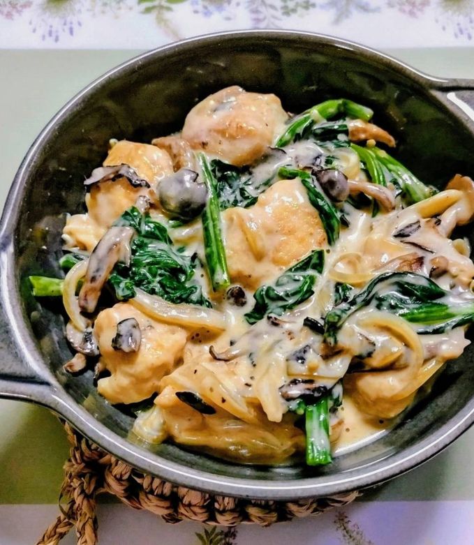節約簡単夕飯主菜鶏胸肉茸法蓮草クリーム煮肉料理-レシピのメイン写真