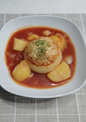 トマトスープで煮込んだ肉詰め玉ねぎ-レシピのメイン写真