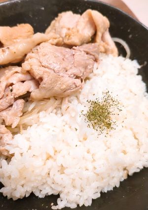 簡単!豚もやしスタミナ丼-レシピのメイン写真