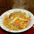 白菜とソーセージの焼きそば・焼肉のタレで